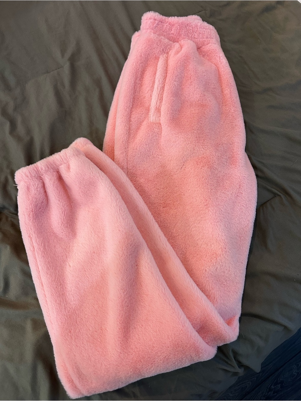 Juicy Couture X APPARIS Women’s Nicole plush track pants